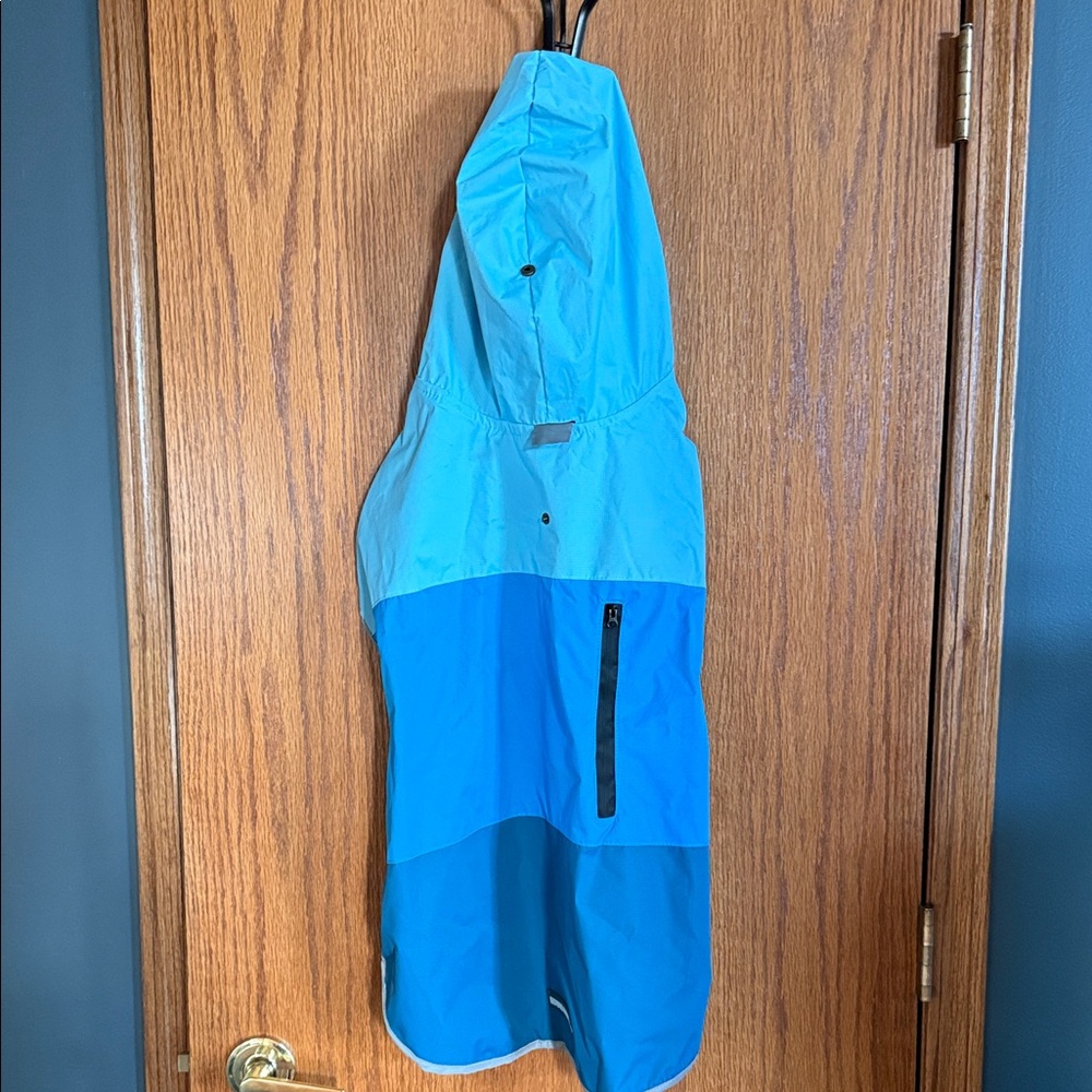 BNWT Eddie Bauer Blue Hooded Rain Poncho for dogs.